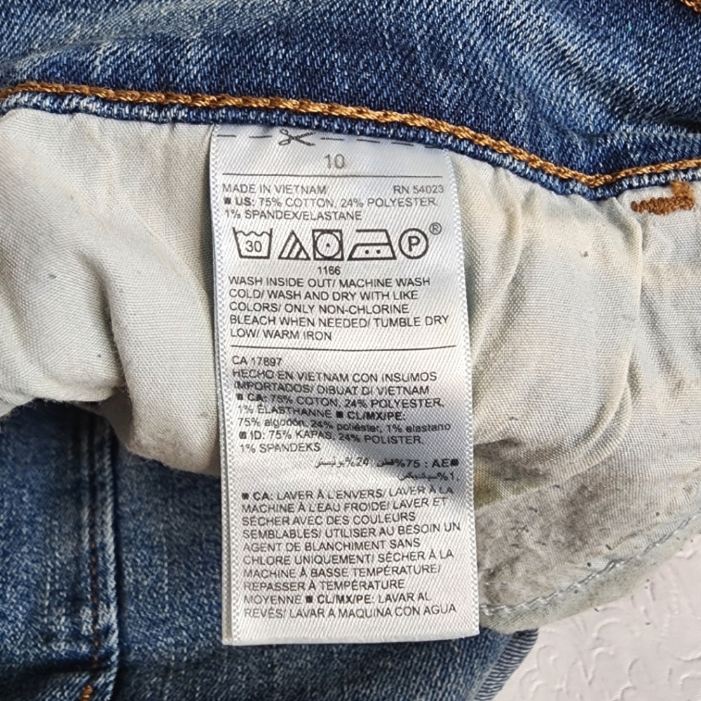 Old Navy Jean Shorts High Rise Medium Wash Blue Denim Women's Size 10 NWT - Picture 7 of 8
